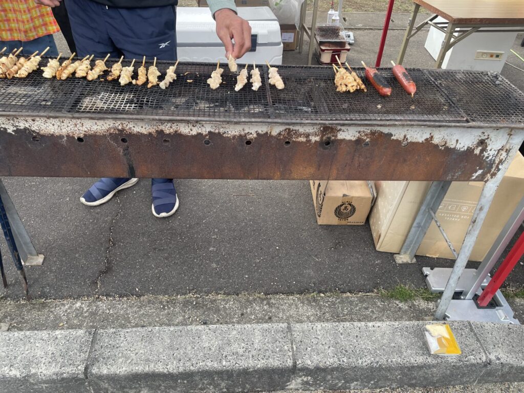 東かがわ市湊川河津桜祭りの屋台の写真（焼き鳥）