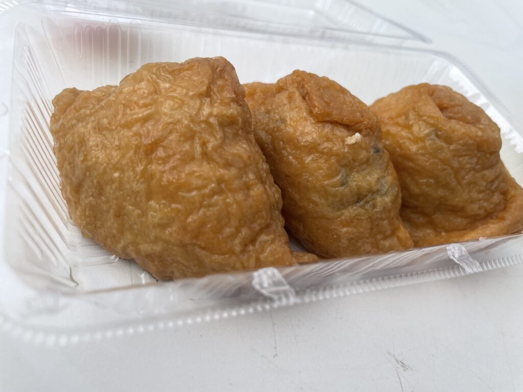 東かがわ市湊川河津桜祭りの屋台の写真（いなり寿司）