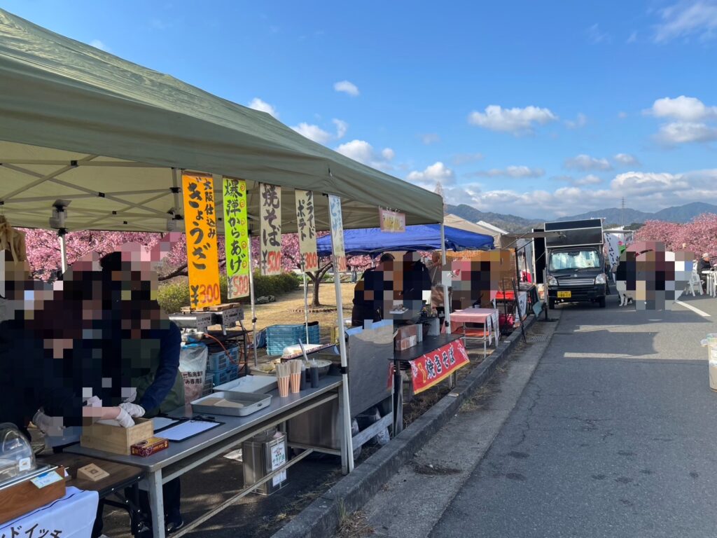 東かがわ市湊川河津桜祭りの屋台の写真（餃子）