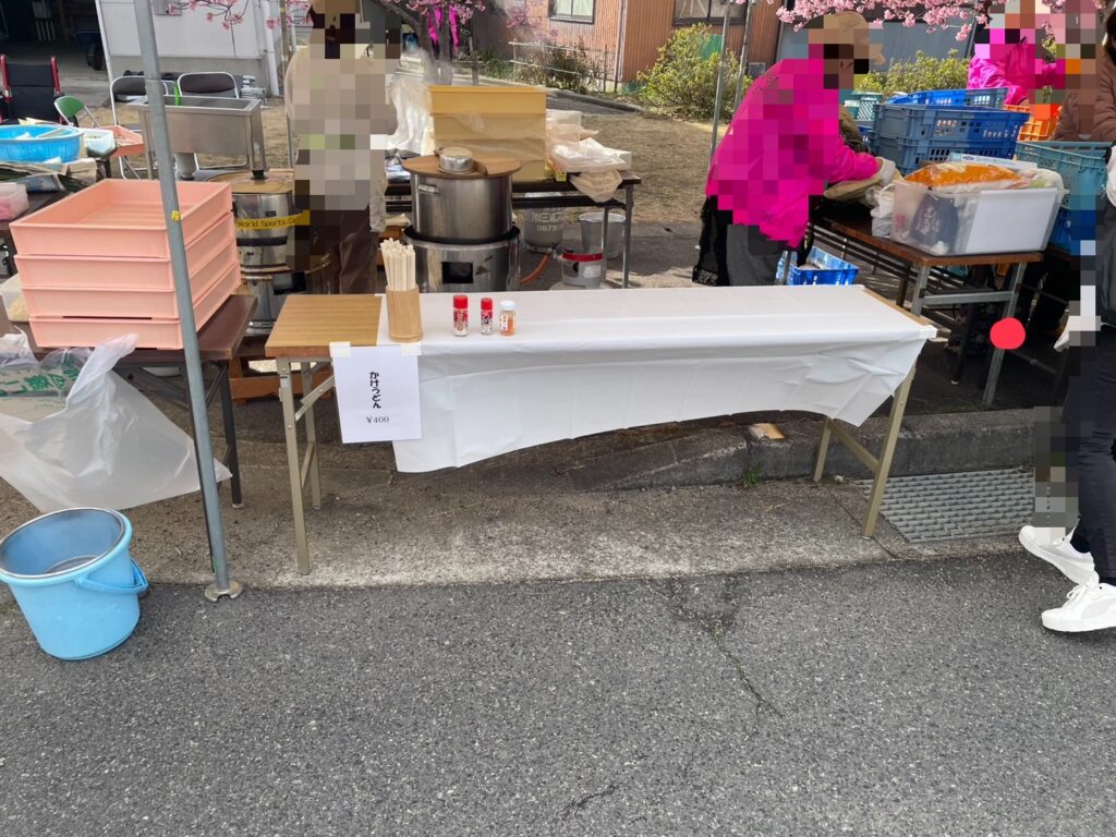 東かがわ市湊川河津桜祭りの屋台の写真（うどん）