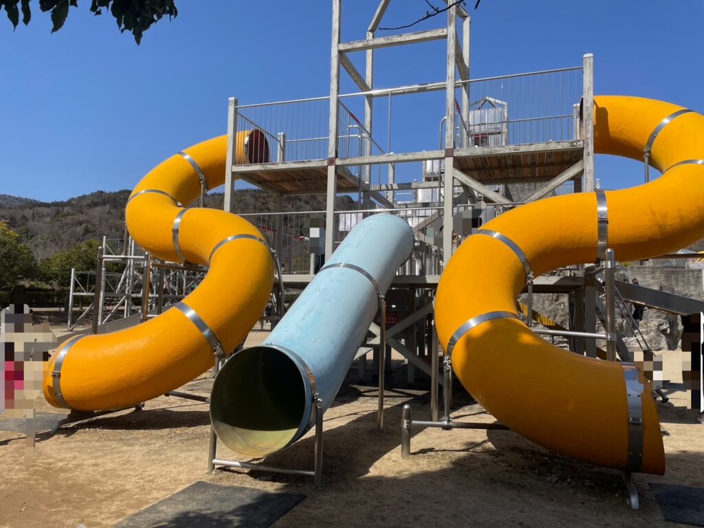 あすたむらんど徳島わんぱく砦の滑り台の写真