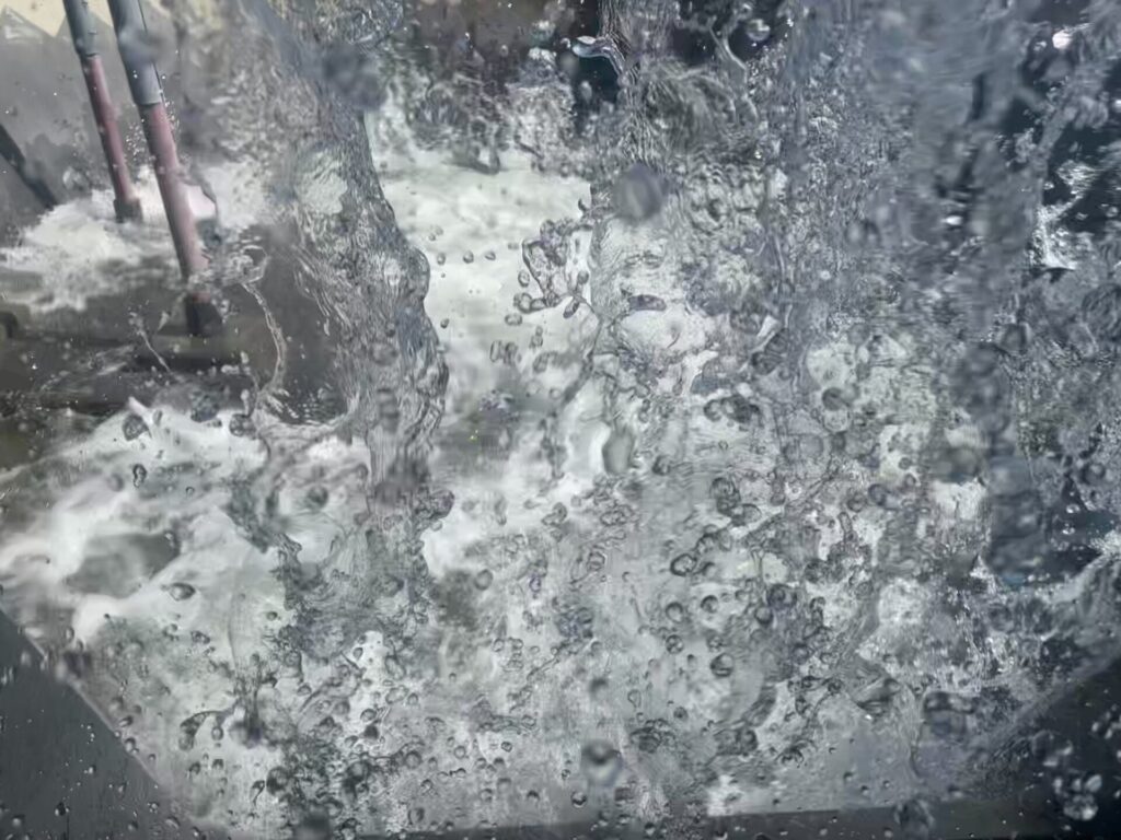 あすたむらんど徳島滝バケツを内側から見た写真