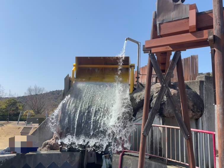 あすたむらんど徳島滝バケツを外側から見た写真