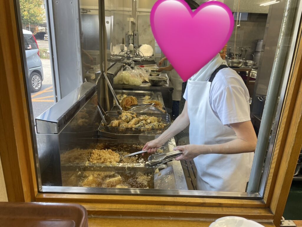 上原屋本店天ぷら調理中