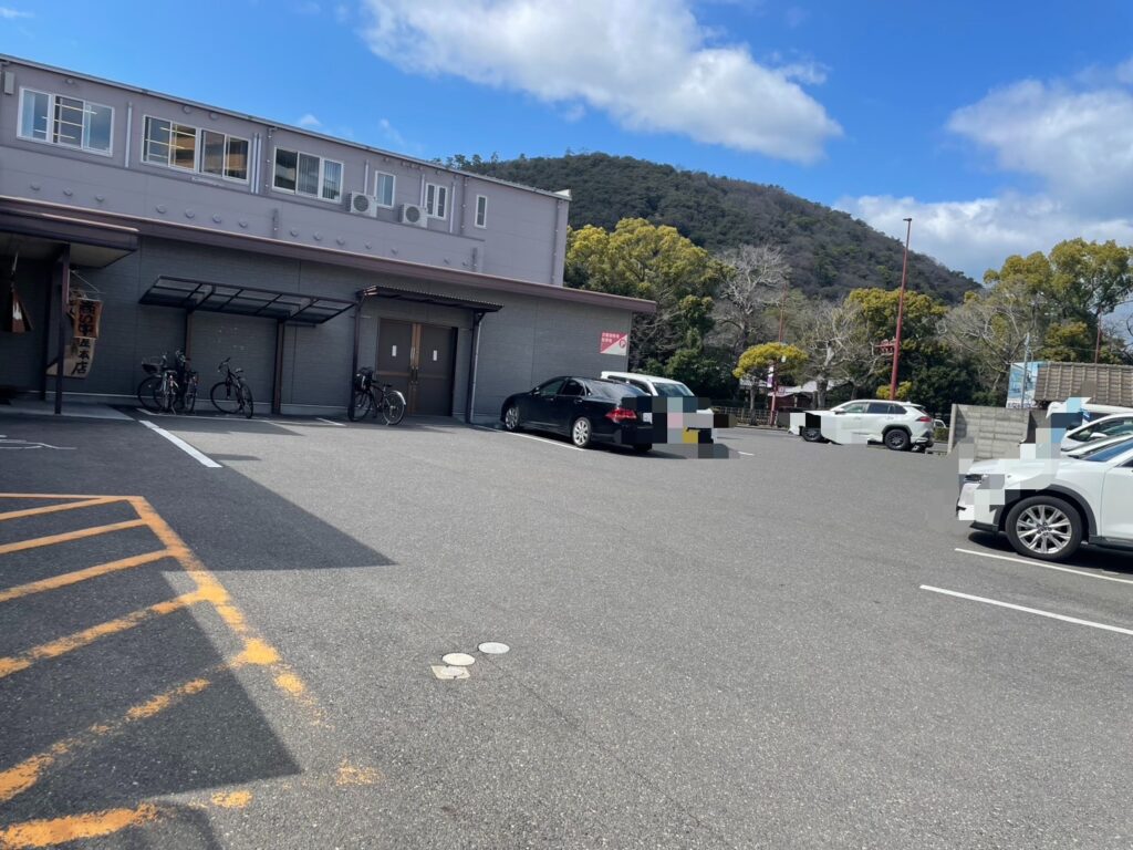 上原屋本店駐車場の様子